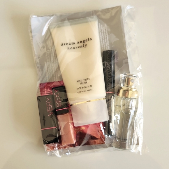 New Victoria's Secret Rose Gold Beauty Bag with Cosmetics, Make Up, Perfume, etc - Picture 7 of 9
